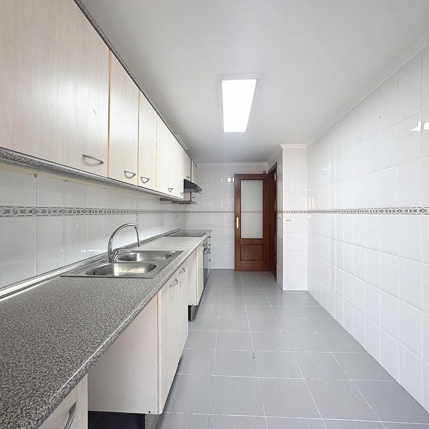 Flat for Rent in Torrent — Calle Benalup - Photo 1