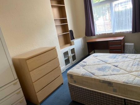 4 bedroom semi-detached house to rent - Photo 4