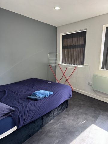 48 Kirkgate, WF1 - Photo 3