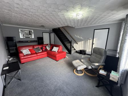 3 bedroom end of terrace house to rent - Photo 2