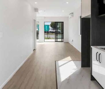 Make this your home! - Photo 4