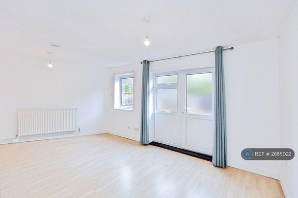 4 bedroom terraced house to rent - Photo 1