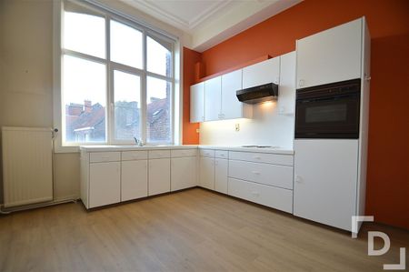 Energiezuinig en ruim appartement op toplocatie in Ieper. - Photo 3