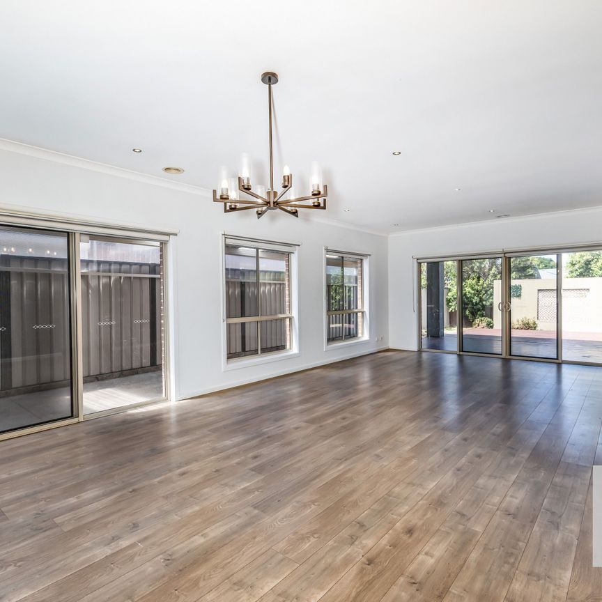 Family Home in the Heart of Burnside Heights - Photo 1