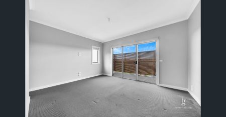 Luxury Living Across from the Park: Modern Architect-Designed Home in Prestigious Oak Park - Photo 4