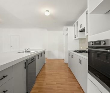 Coastal Charm in Wannanup – Spacious Family Living - Photo 2