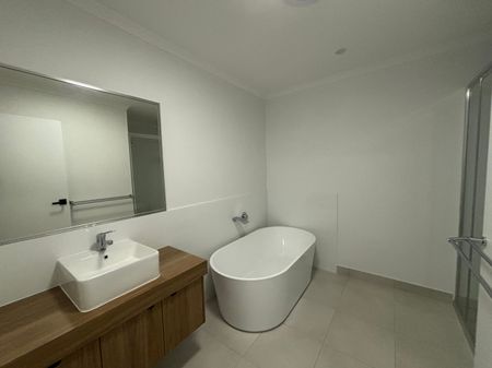 81 Superior Boulevard, Andergrove - Photo 3