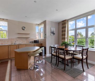 3 bedroom flat to rent - Photo 3
