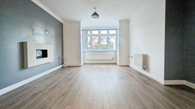 2 bedroom Flat To Let - Photo 1