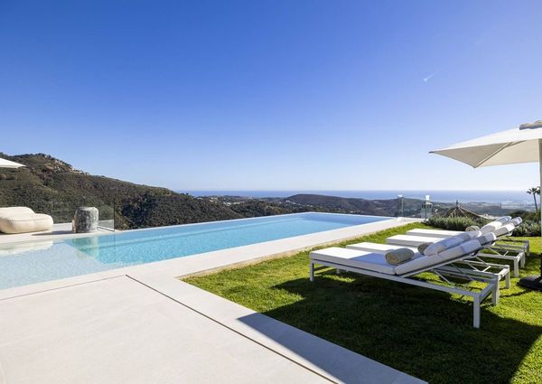 Luxury Villa for rent in Benahavís, Spain