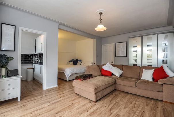 Studio to rent - Photo 1