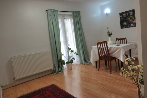 1 Bed Flat, Taylor Green, W3 - Photo 1