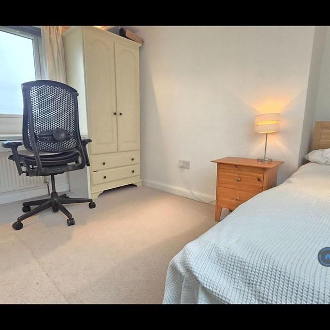 4 bedroom semi-detached house to rent - Photo 1