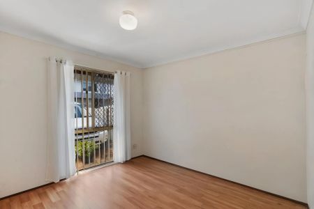Charming 2-Bedroom Ground-Floor Unit in the Heart of Mandurah - Photo 4