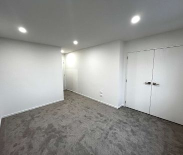 BRAND NEW - QUALITY 3 Bedroom 2.5 Bathroom home - Photo 1