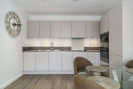 Gerrard Court, Hounslow, TW3 - Photo 3
