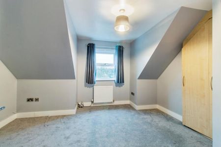 4 bedroom end of terrace house to rent - Photo 5