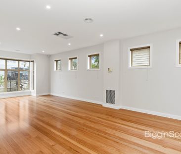 Perfect Two Bedroom Newport Townhouse - Photo 1