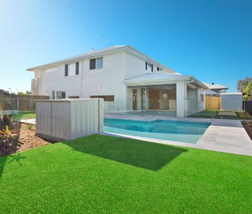 Spacious Living with Pool & Ultimate Entertaining in Prime Location - Photo 4