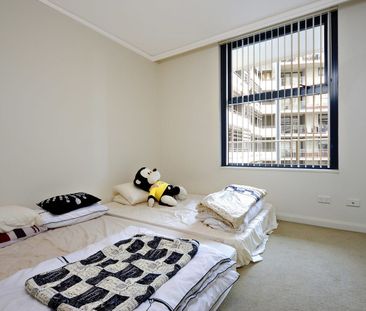 SPACIOUS ONE BED APARTMENT PLUS STUDY - Photo 2