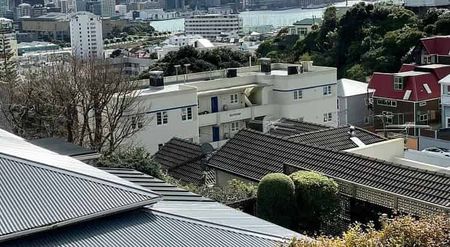 Sunny aspect with harbour view. - Photo 2