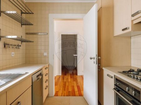 2 room luxury Flat for rent in Misericórdia, Lisbon - Photo 4