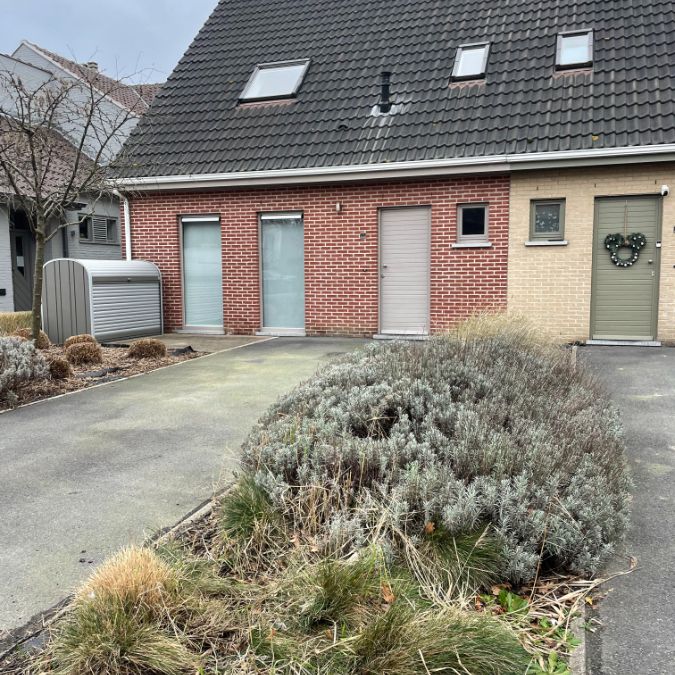 EENGEZINSWONING + tuin - Photo 1