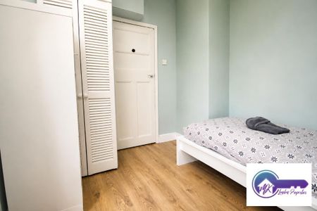 3 Bedroom Flat To Rent - Photo 2