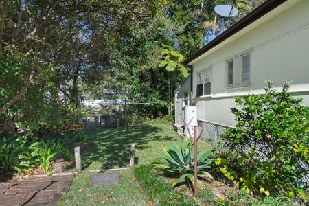North-Facing Sanctuary Home Freshly White Walls Painted. - Photo 2