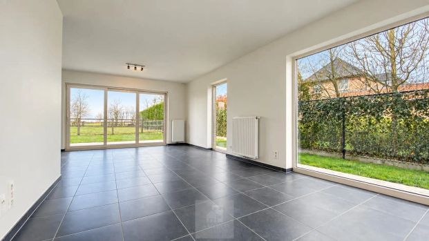 Lichtrijke en energiezuinige woning met 3 slpk's, tuin en garage - Photo 1