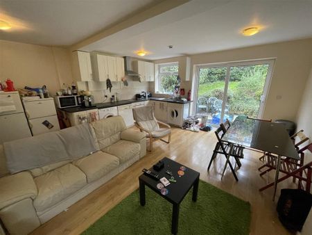6 bedroom terraced house to rent - Photo 2