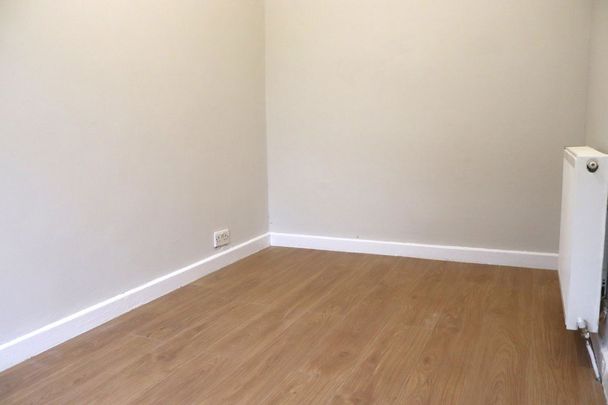 To Let 3 Bed Flat - Photo 1