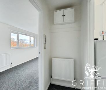 Long Riding, Basildon, SS14 - Photo 2