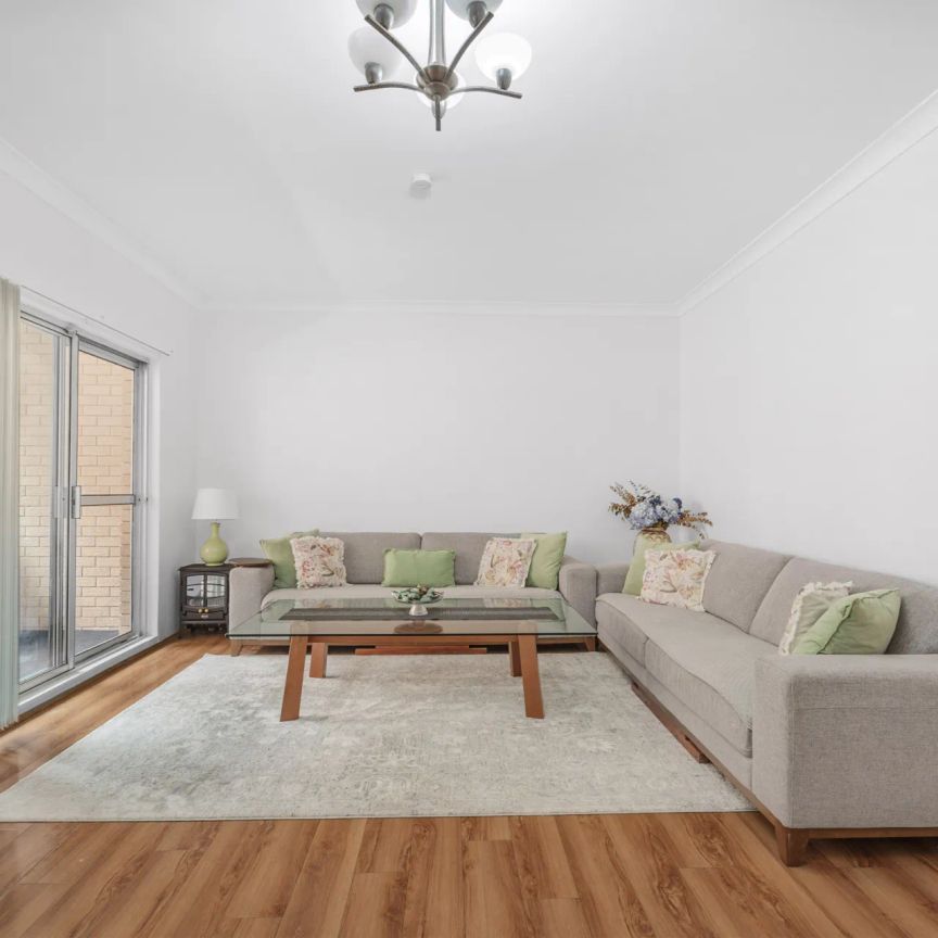 Spacious & Well-Located Two Bedroom Apartment - Photo 1