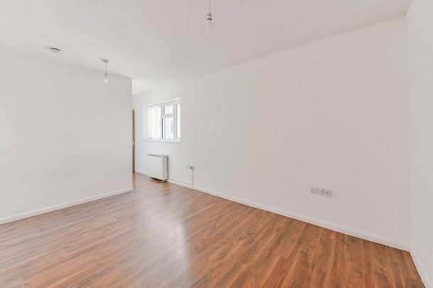 3 bedroom flat to rent - Photo 1