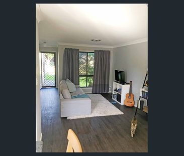 Modern 3 Bedroom - Photo 5