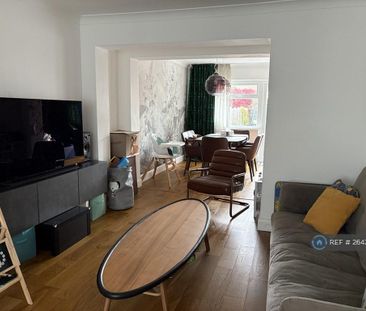 3 bedroom semi-detached house to rent - Photo 4