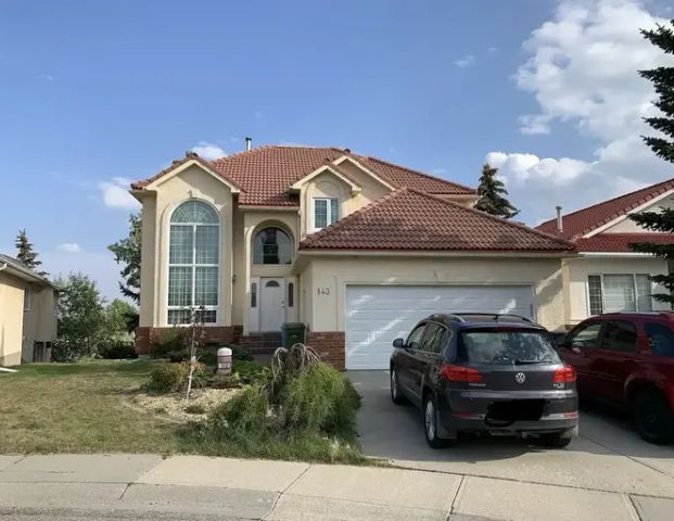 Legalized walkout basement,back onto school,furnished，合法化地下室 | 143 Hamptons Heath Northwest, Calgary - Photo 1