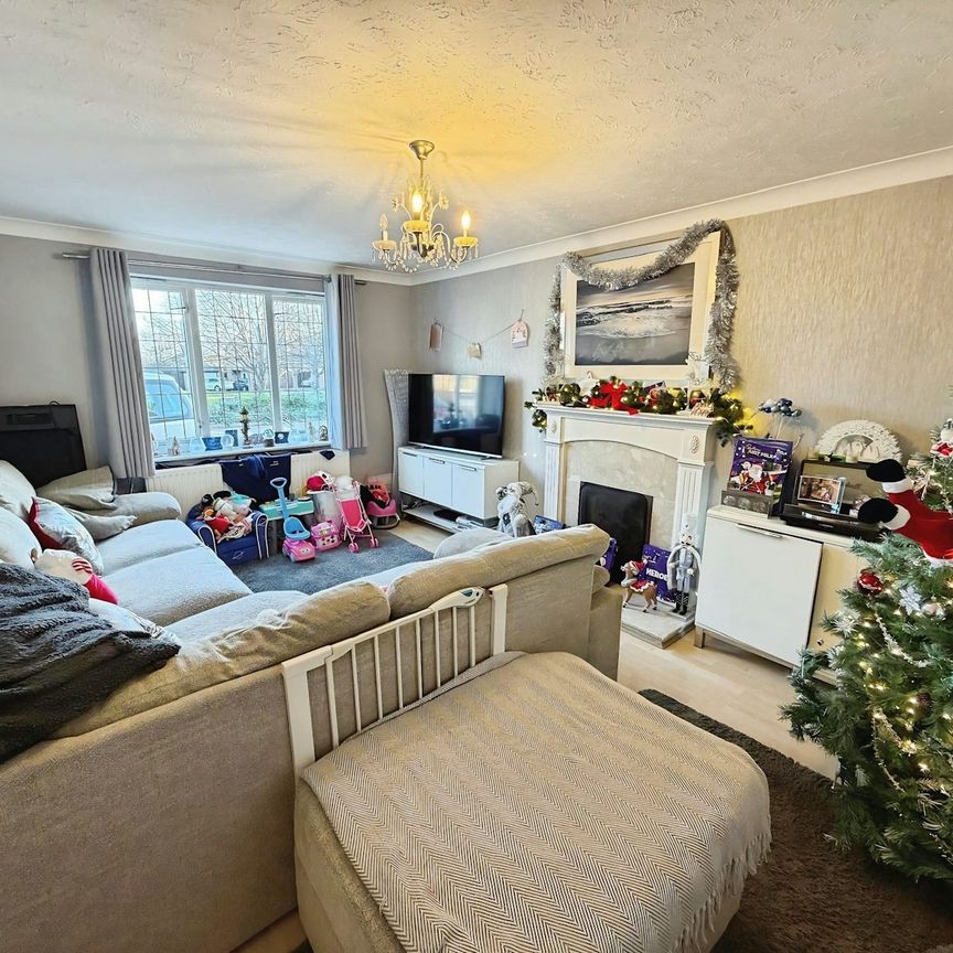 Detached house to rent on - Photo 1