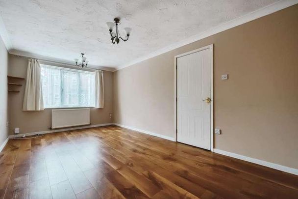 Didcot, Oxfordshire, OX11 - Photo 1