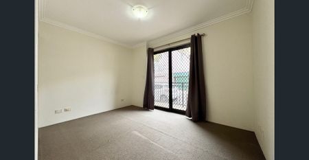 ONE BEDROOM APARTMENT WITH SECURE LOCK UP GARAGE! - Photo 5