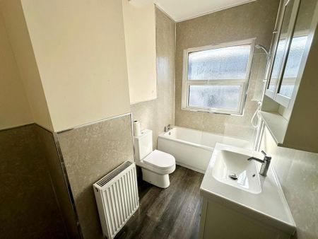 3 bedroom apartment to rent - Photo 5