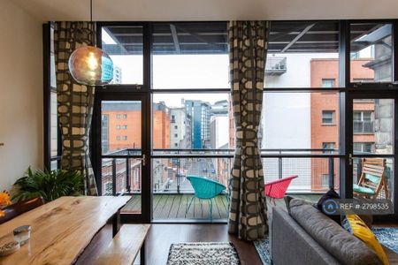 2 bedroom flat to rent - Photo 2