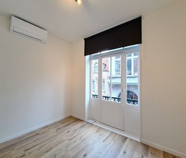 Vernieuwd 1-slaapkamerappartement met Terras te huur in Brugge - Photo 2