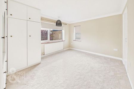 3 bedroom detached house to rent - Photo 4
