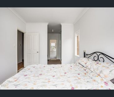 Perfect 3 Bedroom Family Home in Mawson Lakes - Photo 3