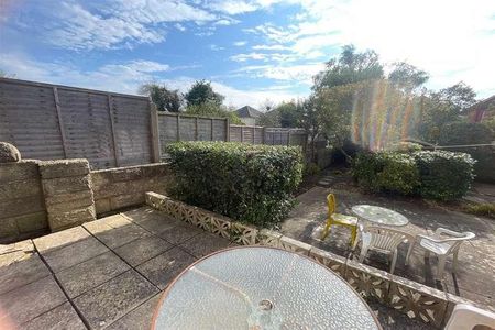 Bedroom House In Bournemouth, BH9 - Photo 5
