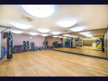 1 bedroom in a flat share to rent - Photo 5