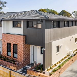 Double brick townhouse in the heart of Burwood - Photo 3