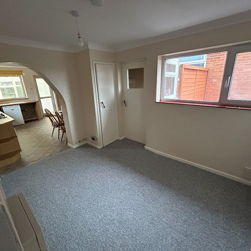 ROBERTS ROAD, HYTHE, SO45 5DJ - Photo 1